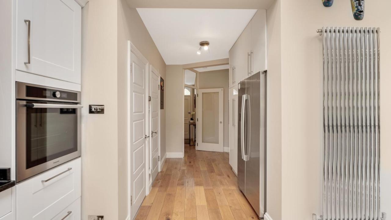 Cosy Luxurious Family Home ลอนดอน ภายนอก รูปภาพ