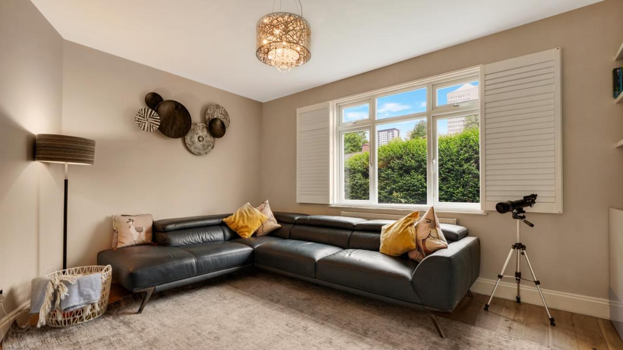 Cosy Luxurious Family Home ลอนดอน ภายนอก รูปภาพ