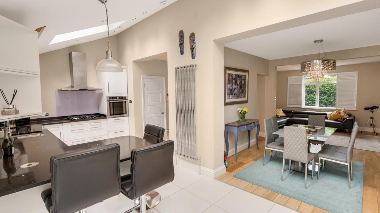Cosy Luxurious Family Home ลอนดอน ภายนอก รูปภาพ