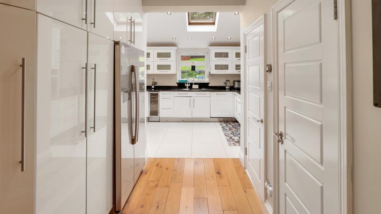 Cosy Luxurious Family Home ลอนดอน ภายนอก รูปภาพ