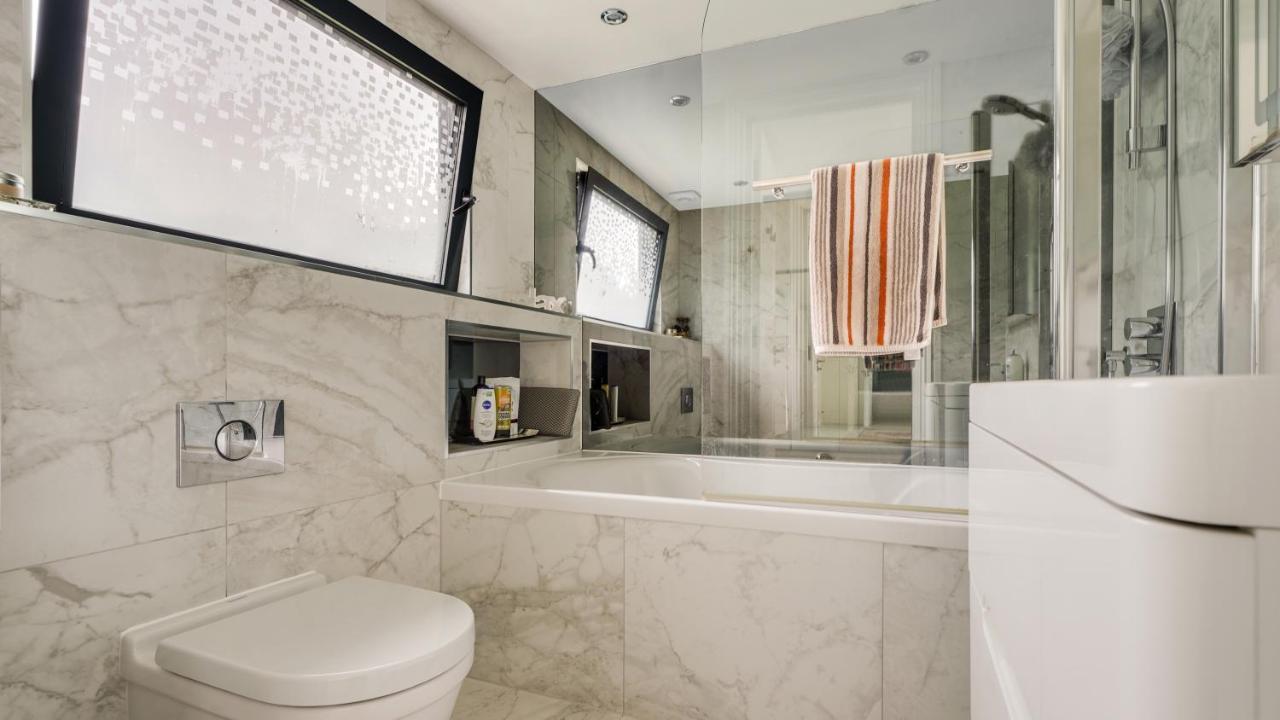 Cosy Luxurious Family Home ลอนดอน ภายนอก รูปภาพ